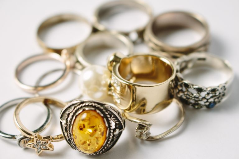 着物の美しさを保つ！手入れの秘訣とシーズンごとのケア方法